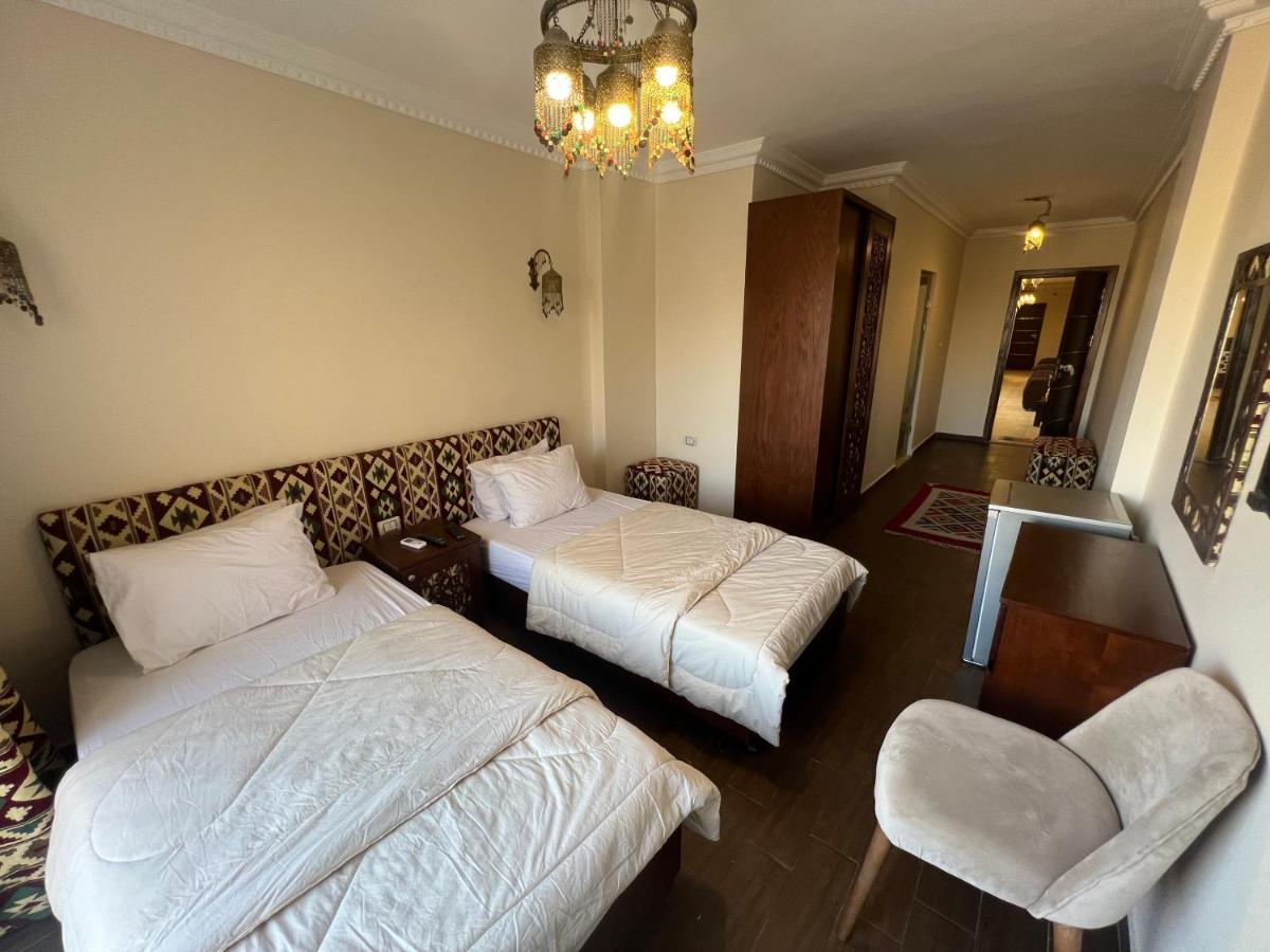 Bedouin Pyramids View Hotel Kafrat al Jabal Exterior photo