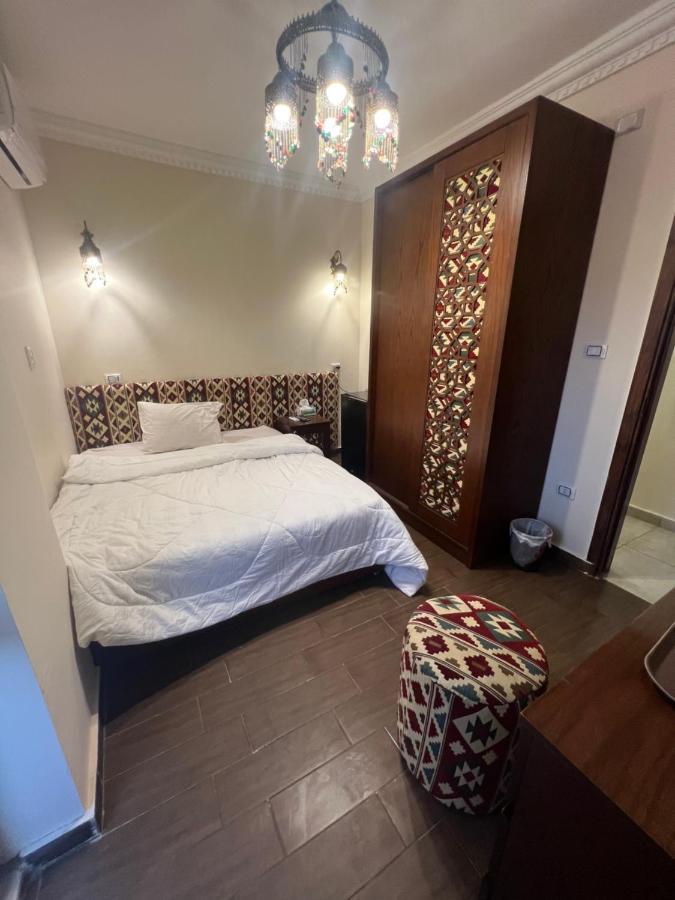 Bedouin Pyramids View Hotel Kafrat al Jabal Exterior photo
